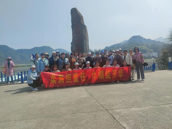 公司機(jī)關(guān)黨支部、工程服務(wù)支部聯(lián)合舉辦“三八”節(jié)主題活動