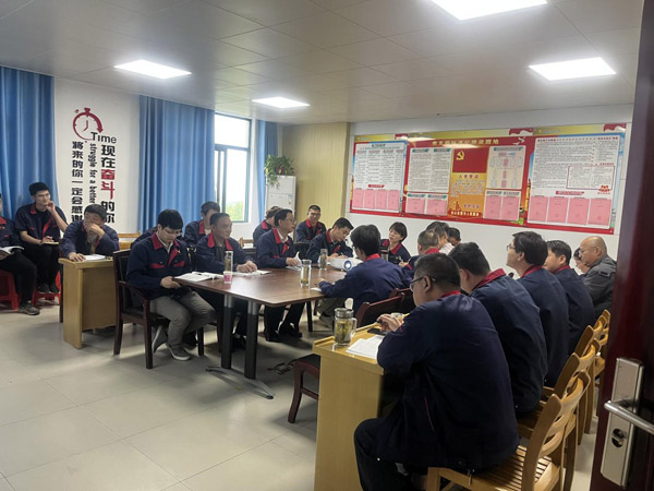 王伍升到建材研究室、建材公司調(diào)研